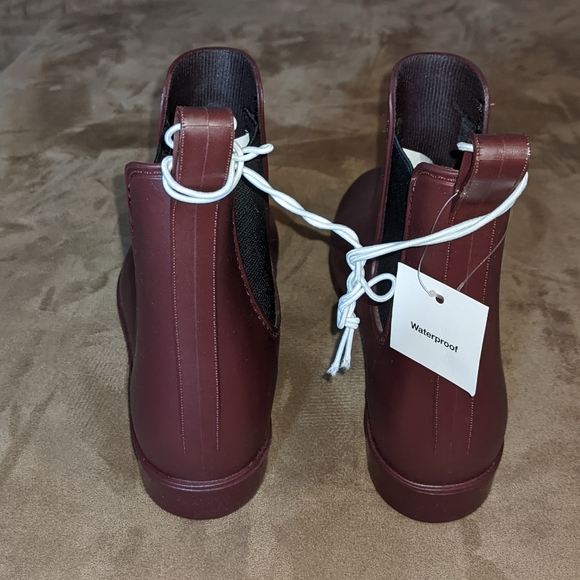 A New Day Chelsea Rain Boot - Picture 4 of 11